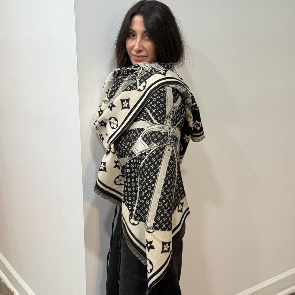 ShopEvelynne Black and Cream Patterned Wrap